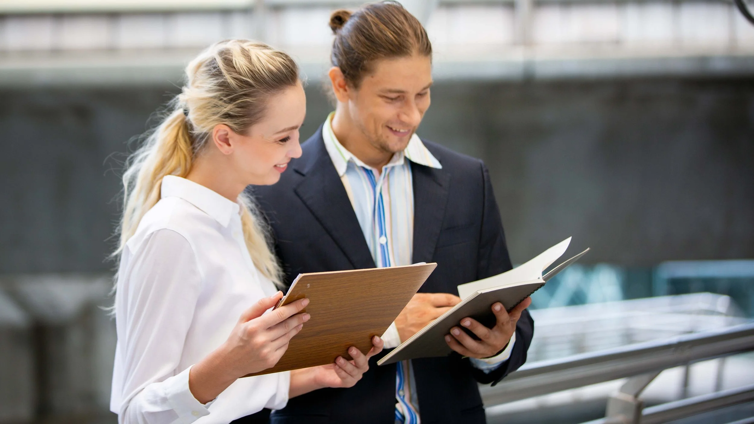 05-Set-Up-Logistics-Eight-Tips-To-Prepare-For-A-New-Employee’s-First-Day.webp